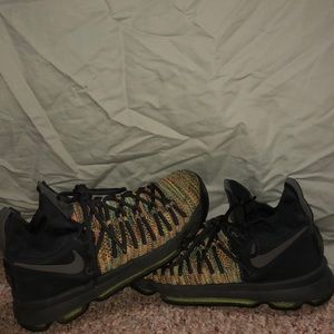 men’s KD basketball shoes